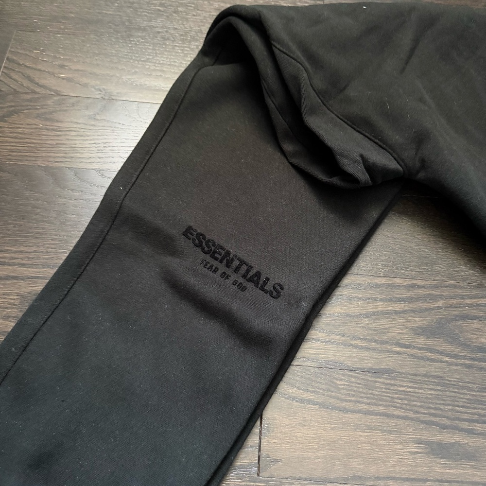 Fear of God Essentials SS22 Sweatpants Stretch Limo Black Size XS, M, L, XL - Picture 2 of 3
